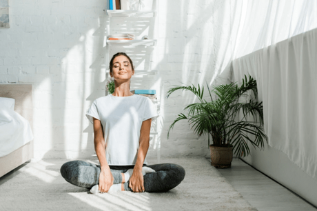 Vida sana y saludable meditar con yoga