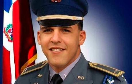 Cambita Garabito despide en masas a fallecido teniente de la Policía.