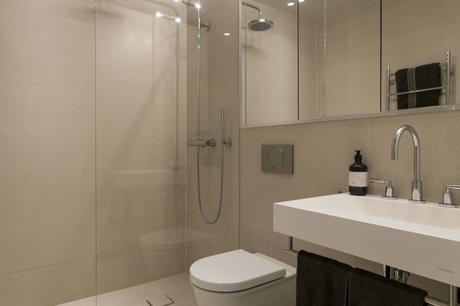 tiny apartment decor string shelves small apartment decor modern decor mid century modern apartment estilo mid-century modern Egg chair eames chairs diseño pisos pequeños diseño estudios design furniture decoración apartmentos 50 metros  