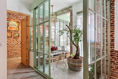 Como dar luz a una casa oscura.