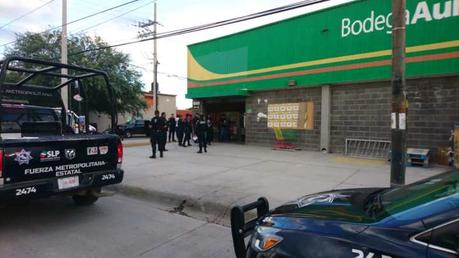 Asesinan a joven en asalto a Bodega Aurrera en Av. San Pedro