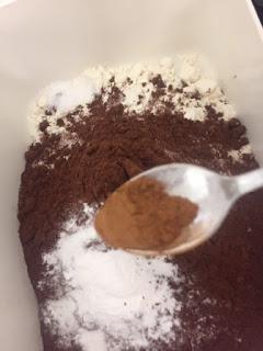 PASTEL DE CHOCOLATE Y PLATANO PASTEL DE CHOCOLATE Y PLATANO