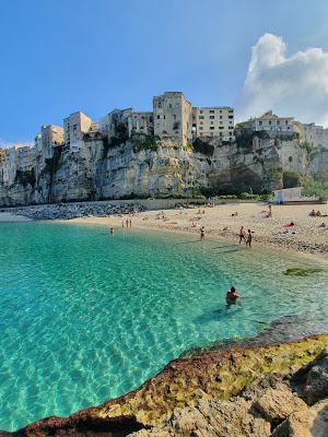 Me ayudas a saber mas sobre los viajes del futuro?