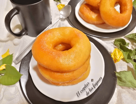 DONUTS CASEROS FÁCILES Y ESPONJOSOS DONUTS CASEROS FÁCILES Y ESPONJOSOS