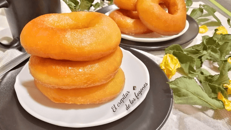 DONUTS CASEROS FÁCILES Y ESPONJOSOS DONUTS CASEROS FÁCILES Y ESPONJOSOS