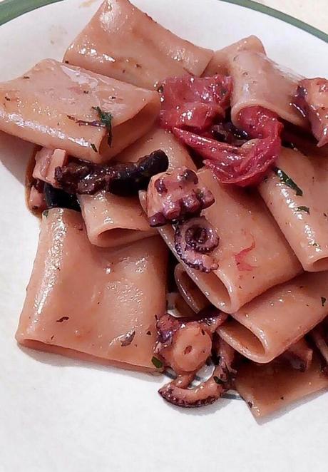Pasta con ragu de pulpo - Paccheri al ragù di polpo - Octopus tomato sauce pasta recipes