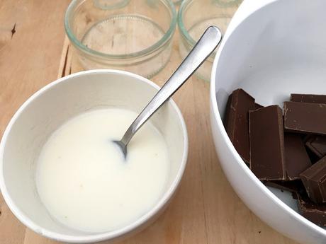 white chocolate pudding vasitos de 2 chocolate tarta 3 chocolates recetas rápidas recetas delikatissen recetas con chocolate pudding de chocolate postres fríos postres fáciles postres en vasitos postres 4 ingredientes easy pudding dessert easy glass dessert dark chocolate pudding 4 ingredients dessert  