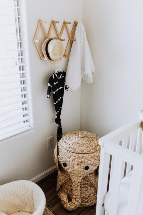 Decorar una habitación pequeña de bebé.