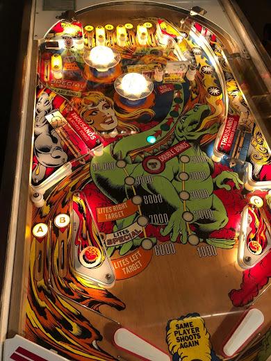 Maquinas de pinball dinosaurianas
