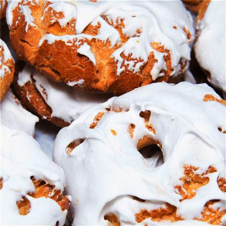 DE ROSQUILLAS Y SANTOS