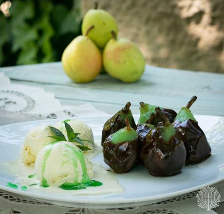Peras con menta y chocolate