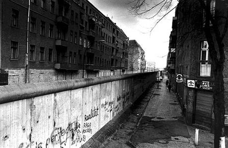 LA CONSTRUCCIÓN DEL MURO DE BERLÍN (1961)
