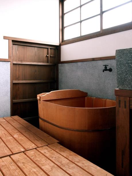 El “datsu-men-taku” y la bañera. Un espacio insuficiente de almacenamiento.