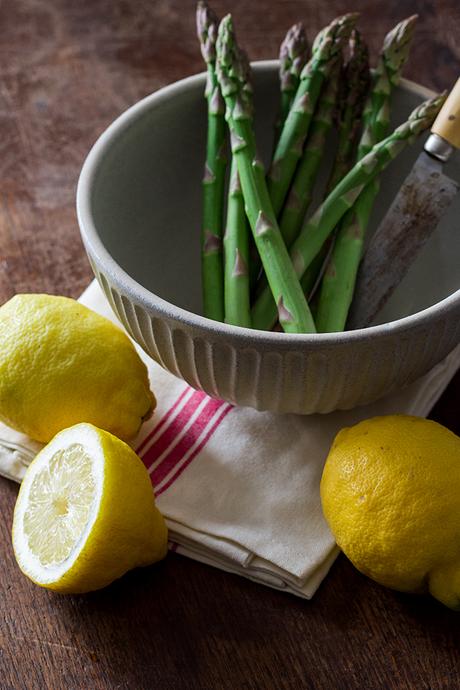 PASTA CON CREMA DE LIMÓN Y ESPÁRRAGOS TRIGUEROS PASTA CON CREMA DE LIMÓN Y ESPÁRRAGOS TRIGUEROS
