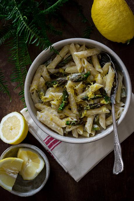 PASTA CON CREMA DE LIMÓN Y ESPÁRRAGOS TRIGUEROS