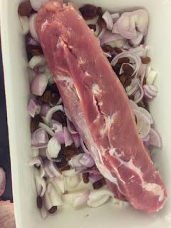 SOLOMILLO DE CERDO CON SALSA DE PASAS SOLOMILLO DE CERDO CON SALSA DE PASAS