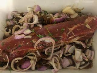 SOLOMILLO DE CERDO CON SALSA DE PASAS SOLOMILLO DE CERDO CON SALSA DE PASAS