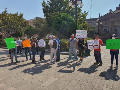 Dueños de gimnasios se manifiestan frente a Palacio de Gobierno