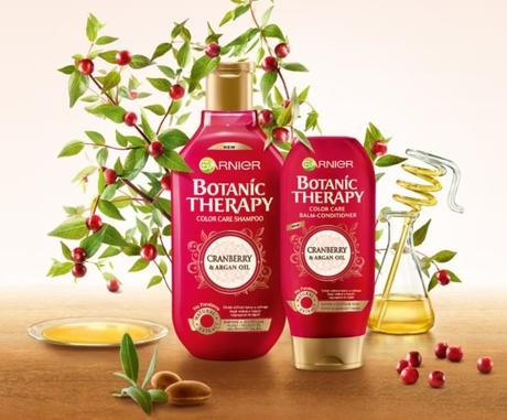 El champú “Botanic Therapy - Cranberry & Argan Oil” para el cabello teñido de GARNIER