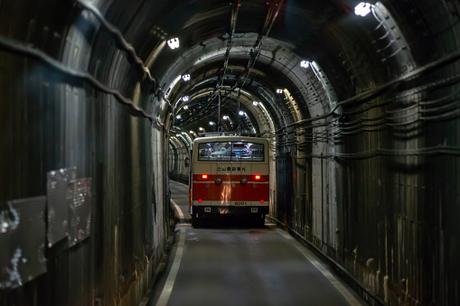Autobús Eléctrico En Túnel Foto de stock y más banco de imágenes ...