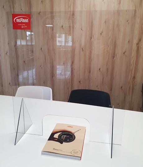 Inoxibar adquiere más de 400 mamparas protectoras para sus clientes