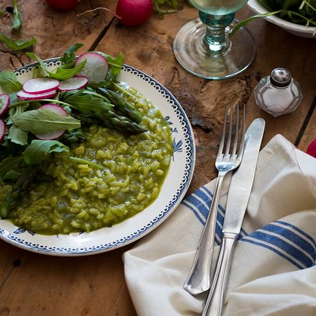 RISOTTO VERDE CON ENSALADA DE RABANITOS