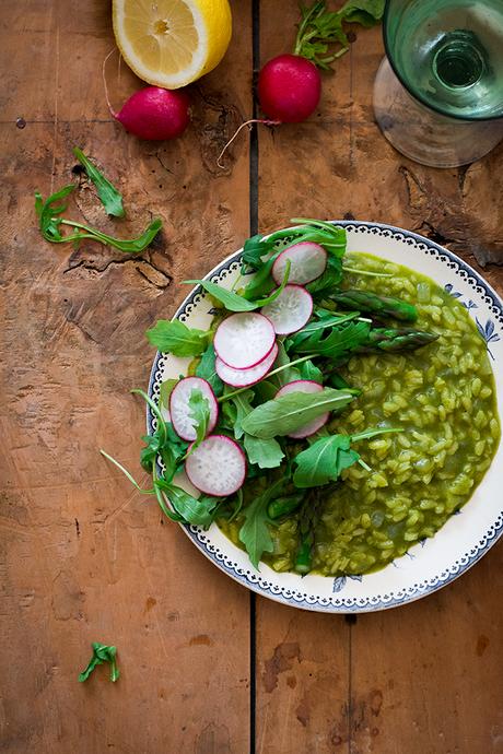 RISOTTO VERDE CON ENSALADA DE RABANITOS