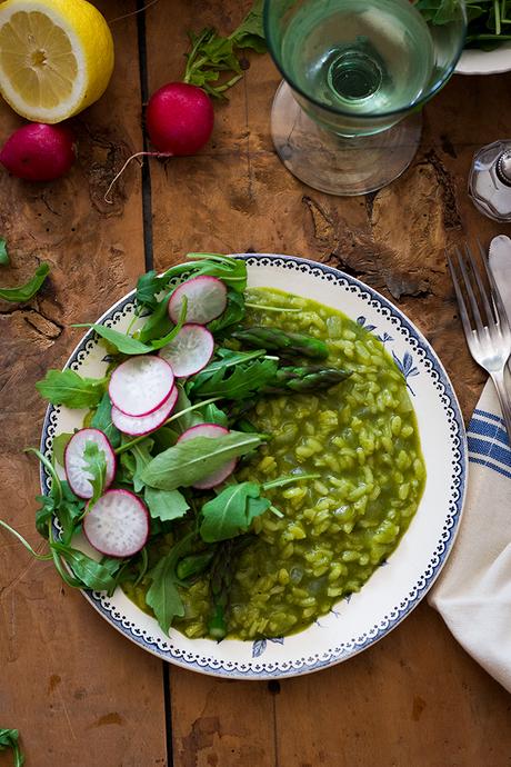 RISOTTO VERDE CON ENSALADA DE RABANITOS