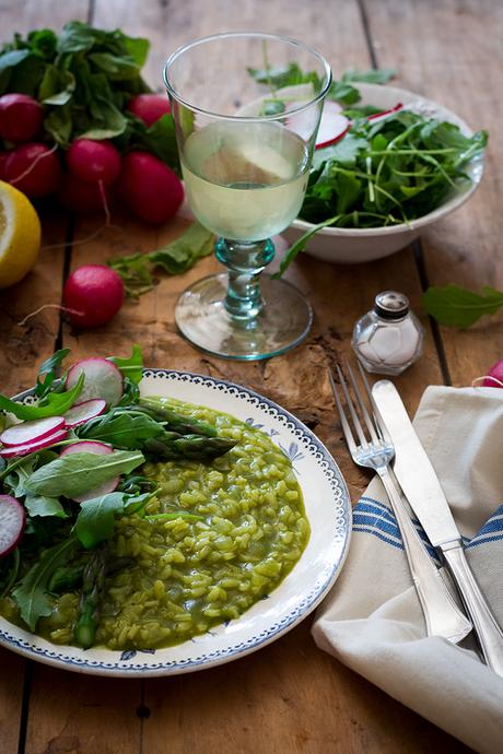 RISOTTO VERDE CON ENSALADA DE RABANITOS