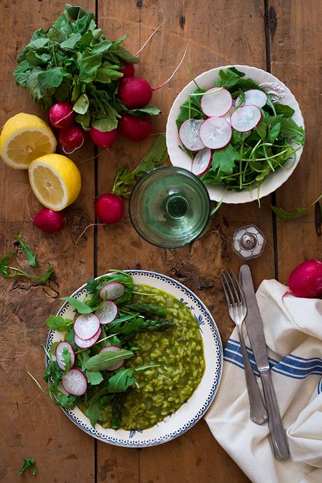 RISOTTO VERDE CON ENSALADA DE RABANITOS