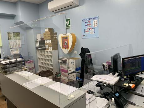 DESTINA completa la protección antiCOVID19 de sus empleados con mamparas en las mesas enfrentadas DESTINA completa la protección antiCOVID19 de sus empleados con mamparas en las mesas enfrentadas