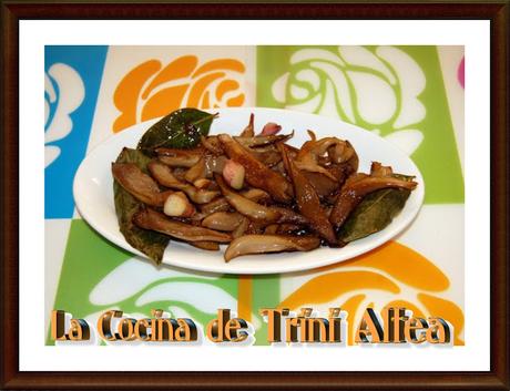 SETAS FRITAS CONDIMENTADAS CON AJOS Y LAUREL