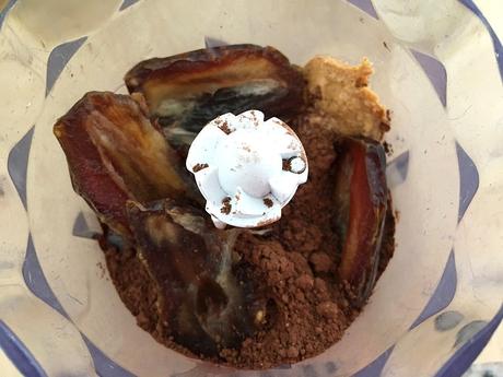 vegan recipes refined sugar free protein bites protein balls oatsbites oats no bake sweets no bake dessert healthy snacks healthy inspo healthy bites gluten free recipe fitness energy bites recipe energy bites energy balls easy dessert bombones veganos bolitas energéticas bolitas de dátiles bolitas con avena  