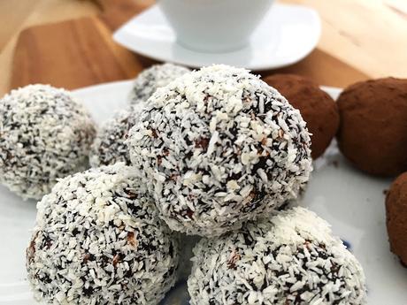 vegan recipes refined sugar free protein bites protein balls oatsbites oats no bake sweets no bake dessert healthy snacks healthy inspo healthy bites gluten free recipe fitness energy bites recipe energy bites energy balls easy dessert bombones veganos bolitas energéticas bolitas de dátiles bolitas con avena  