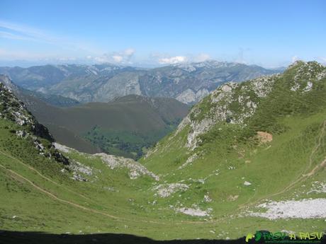 RUTA a la PEÑA BRAÑAPIÑUELI y VISU LA GRANDE desde BELERDA, Caso Valle de descenso a la Majada el Gavilán