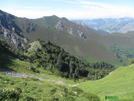 Bajando a la Majada el Gavilán desde Brañapiñueli