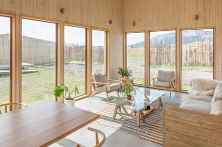 aka patagonia hotel, hecho con materiales de construccion de bajo impacto ambiental