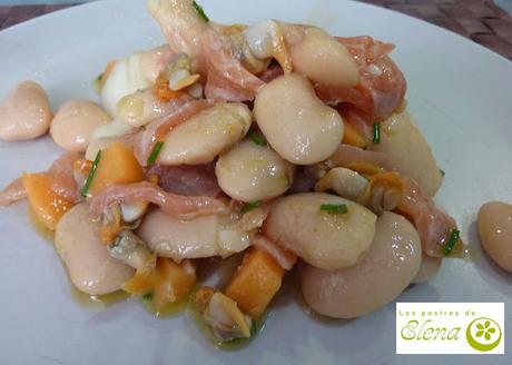Ensalada de judiones con berberechos y salmón ahumado con vinagreta de mango
