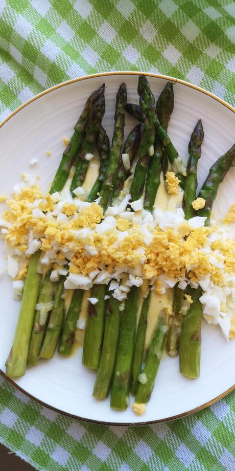 Espárragos mimosa, receta fácil y de temporada Espárragos mimosa, receta fácil y de temporada