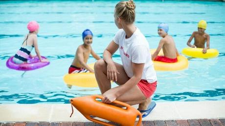 Sanidad ‘hiere de muerte’ a las piscinas comunitarias