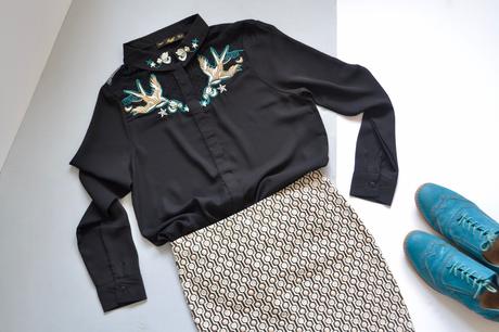 Falda Verde Corta Con Blusa Negra