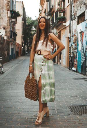 Falda Verde Corta Con Blusa Negra