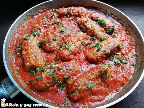 SALCHICHAS DE ESMIRNA EN SALSA DE TOMATE SALCHICHAS DE ESMIRNA EN SALSA DE TOMATE