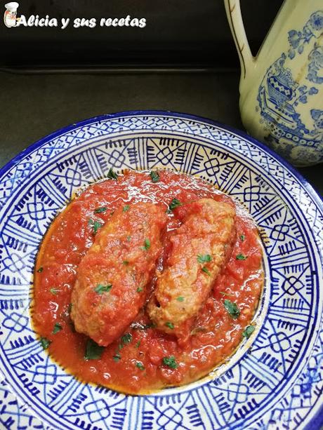 SALCHICHAS DE ESMIRNA EN SALSA DE TOMATE SALCHICHAS DE ESMIRNA EN SALSA DE TOMATE