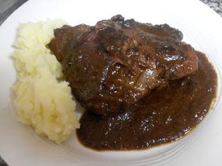 Carrilleras con salsa al vino tinto Carrilleras con salsa al vino tinto.