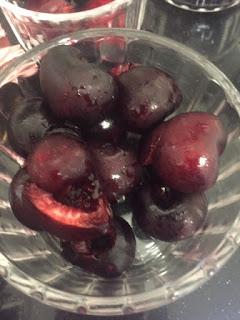 CRUMBLE DE CEREZAS Y CHOCOLATE BLANCO