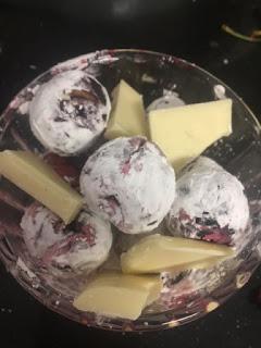 CRUMBLE DE CEREZAS Y CHOCOLATE BLANCO