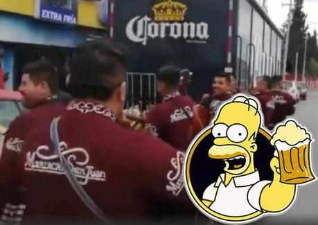Con mariachi reciben camión de cerveza en Saltillo