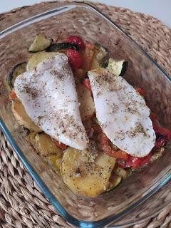 Merluza al horno con limón y verduras Merluza al horno con limón y verduras