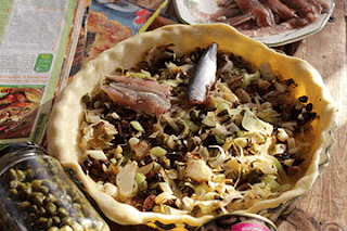 Como hacer coca de sardinas con puerro, olivas y alcaparras Como hacer coca de sardinas con puerro, olivas y alcaparras